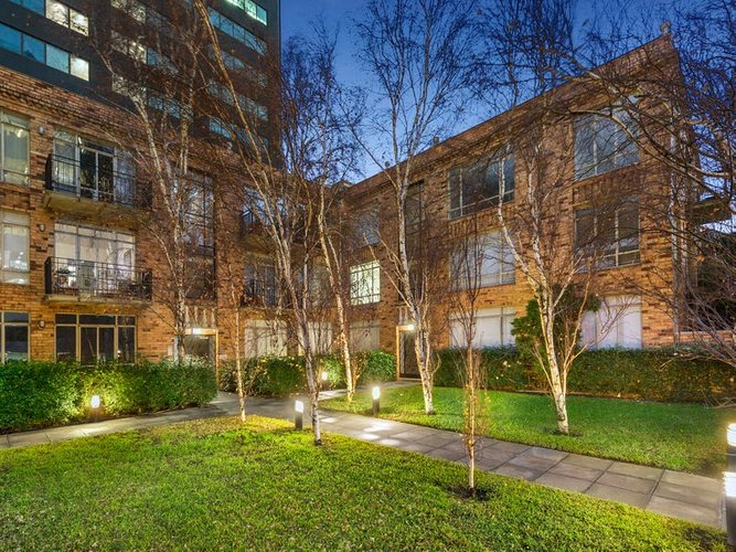 11 8 Louise Street Melbourne 3004