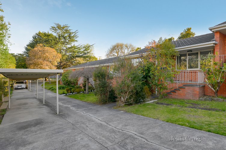 11/82 Victoria Crescent Mont Albert 3127