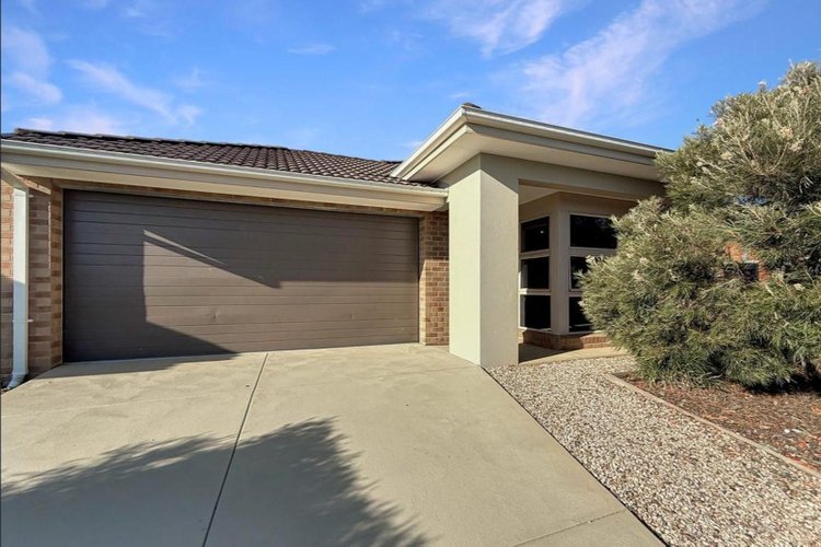 12 Cape Way Armstrong Creek 3217