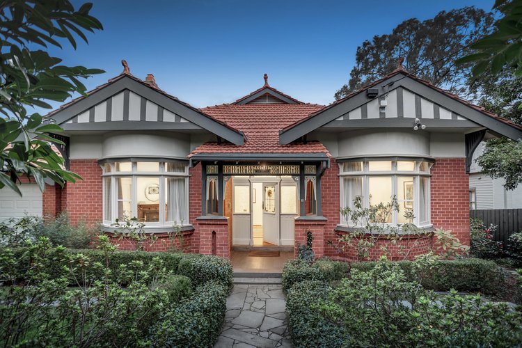 12 Chaucer Cres  Canterbury 3126