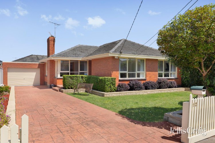 12 Diosma Drive Glen Waverley 3150