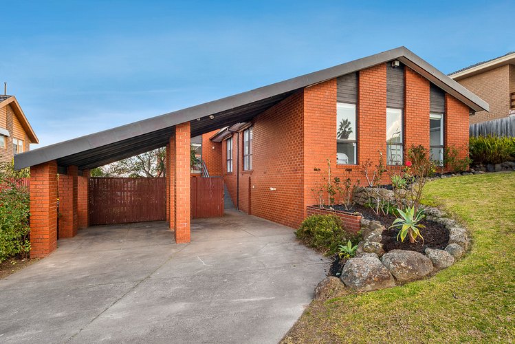 12 Erskine Crescent Wheelers Hill 3150