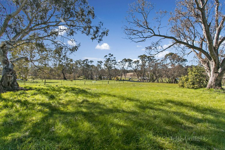 12 Gradys Road Metcalfe 3448