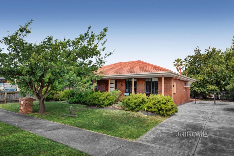 12 Hinkler Drive Mill Park 3082