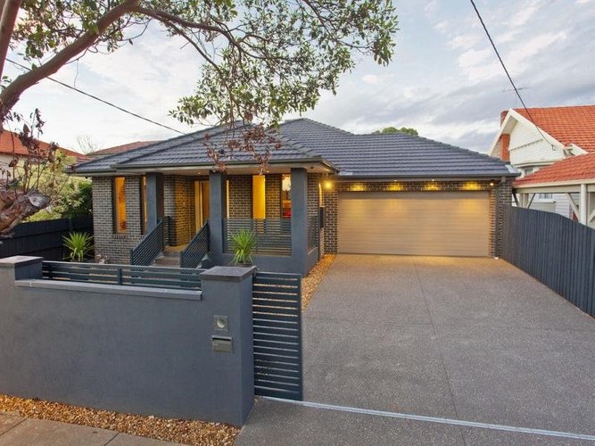12 Holyrood Avenue Strathmore 3041