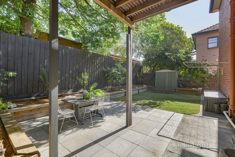 1/2 Linton Court Hawthorn East 3123