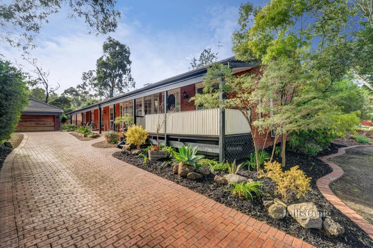 12 Long Valley Way Eltham 3095