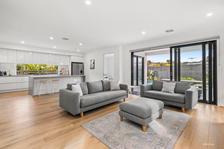 12 Magnolia Court Rye 3941