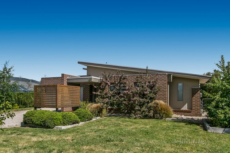 12 Nutfield Close Woodend 3442