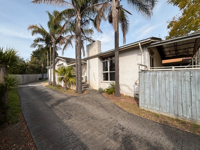 1/2 Pinewood Drive Mount Waverley 3149