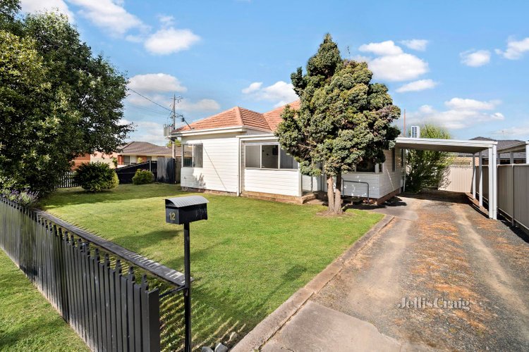 12 Symons Street Wendouree 3355