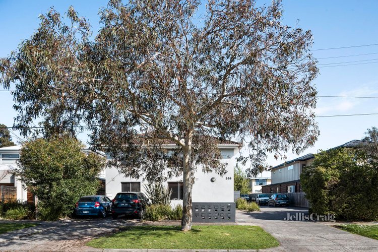 1 208 Gillies Street Fairfield 3078
