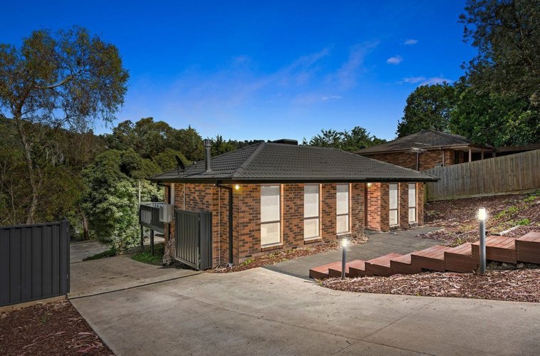 121 Commercial Road  Mount Evelyn 3796