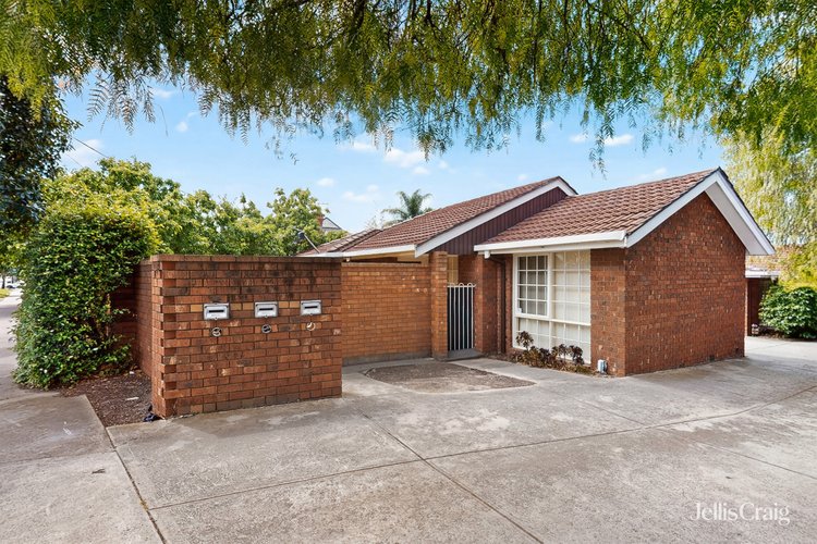 1/212 Pascoe Vale Road  Essendon 3040