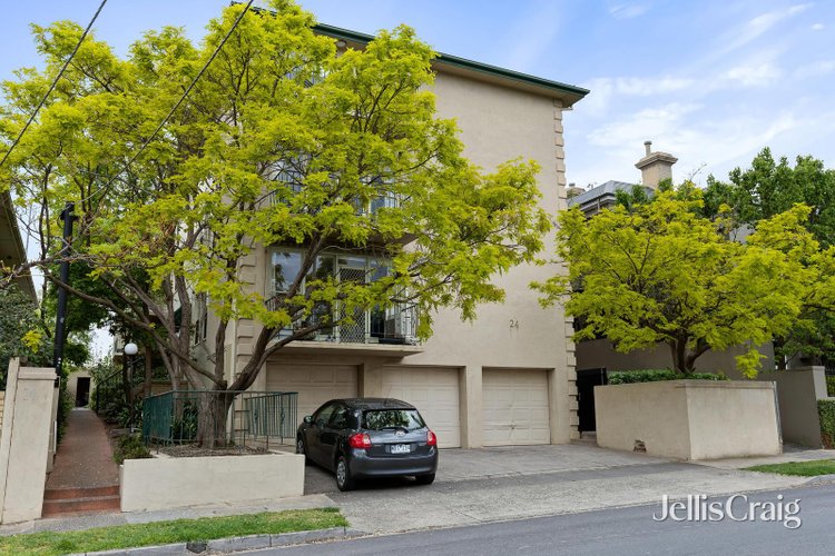 12 24 Mathoura Road Toorak 3142