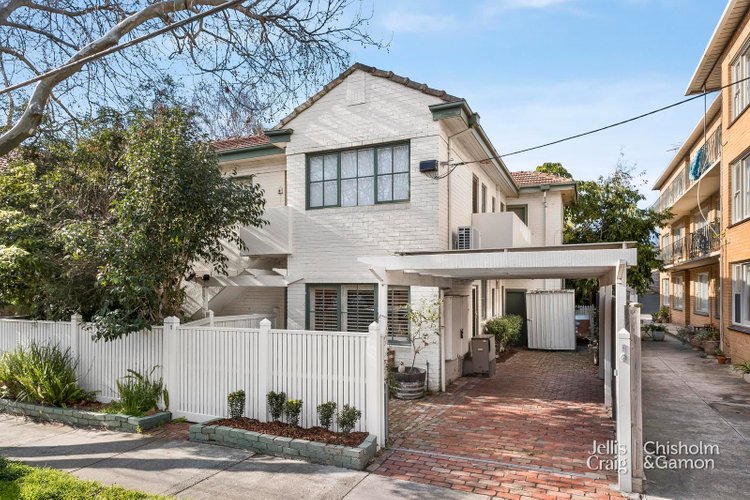 1 23 Pine Avenue Elwood 3184