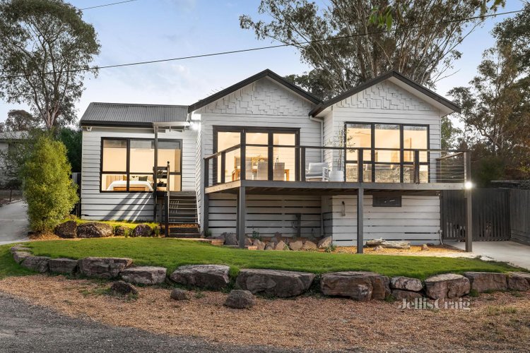 1 23 Warrington Crescent Wattle Glen 3096