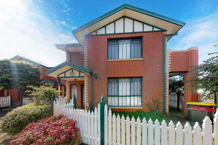 1/238 Buckley Street  Essendon 3040