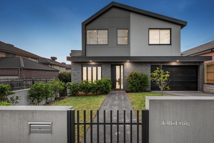 1 24 Bennett Street Burwood 3125