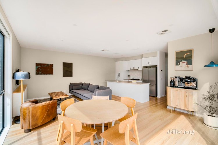 1 24 Bradley Street Newport 3015