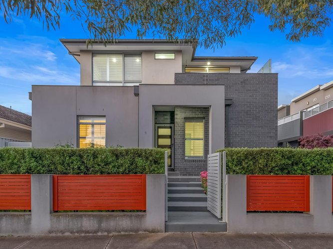 1 24 Irvine Crescent Brunswick West 3055
