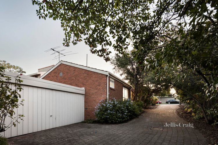 1 24 Strathalbyn Street Kew East 3102