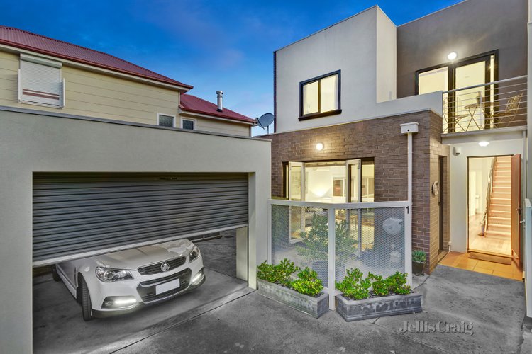 1/245 Adderley Street West Melbourne 3003