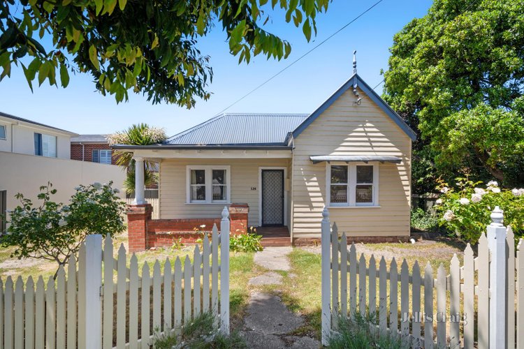 126 Burnbank Street Lake Wendouree 3350