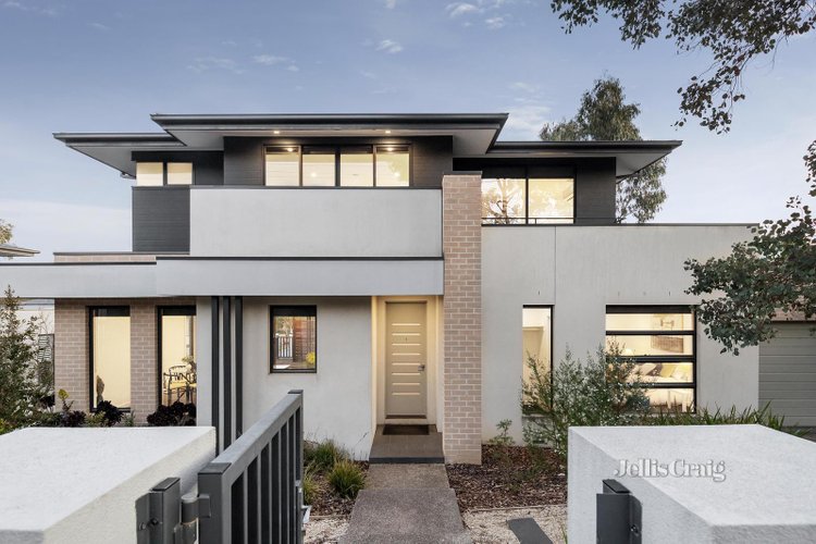 1 28-32 Livingstone Road Eltham 3095