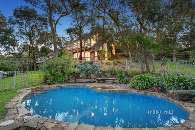 128 Scenic Crescent Eltham North 3095