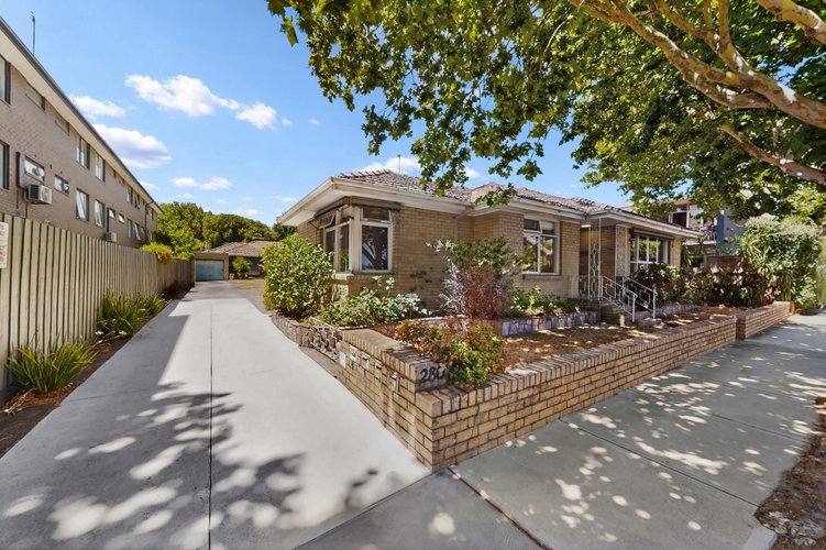 1/280 Barkly Street Elwood 3184