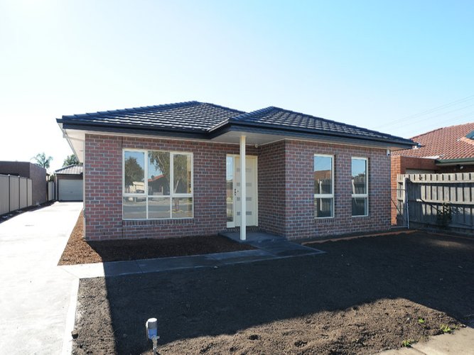 1 282 FURLONG Road St Albans 3021