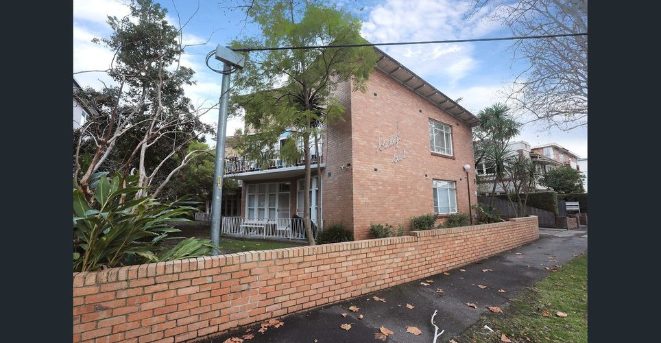 12/9 Dickens Street Elwood 3184