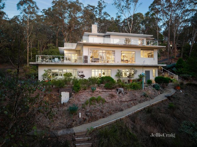 13-15 Hutchinson Avenue Warrandyte 3113