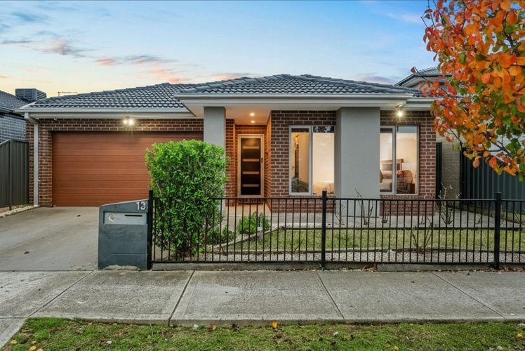 13 Brilliant Street  Roxburgh Park 3064