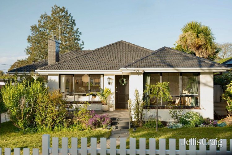 13 Bronhill Road Ringwood East 3135