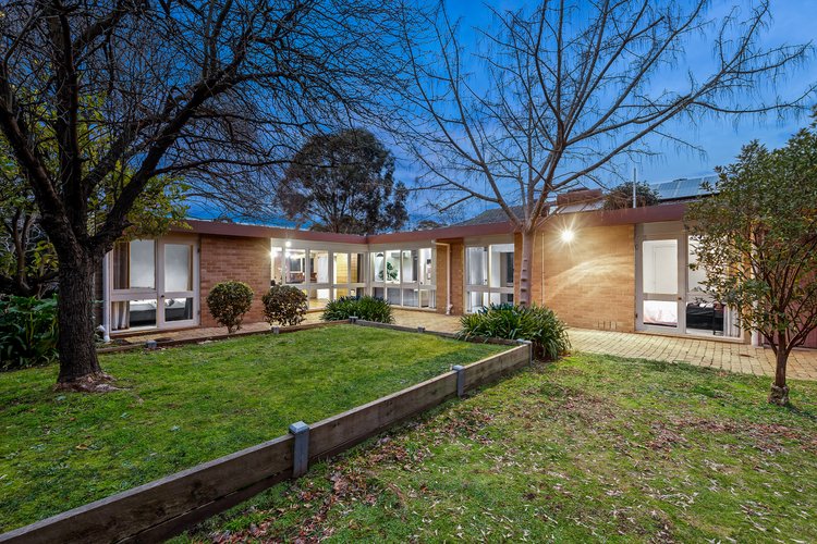 13 Bunker Crescent Glen Waverley 3150