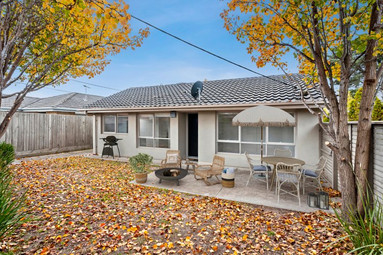 1/3 Colville Court  Herne Hill 3218