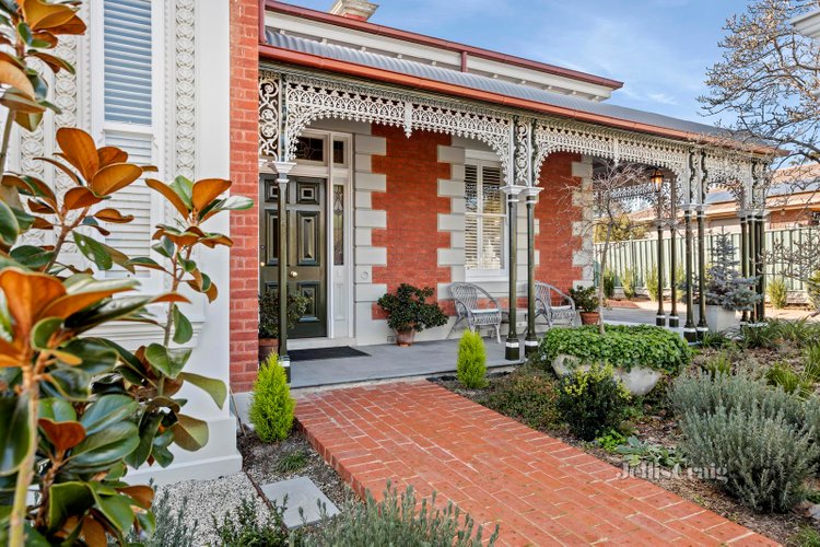 13 Doveton Street Castlemaine 3450