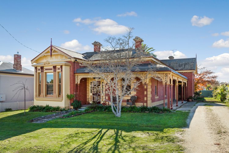 13 Doveton Street Castlemaine 3450