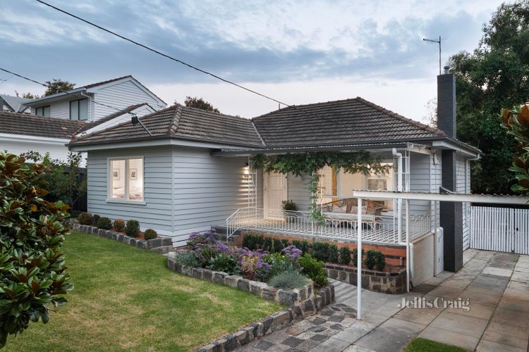 13 Dromana Avenue Pascoe Vale 3044