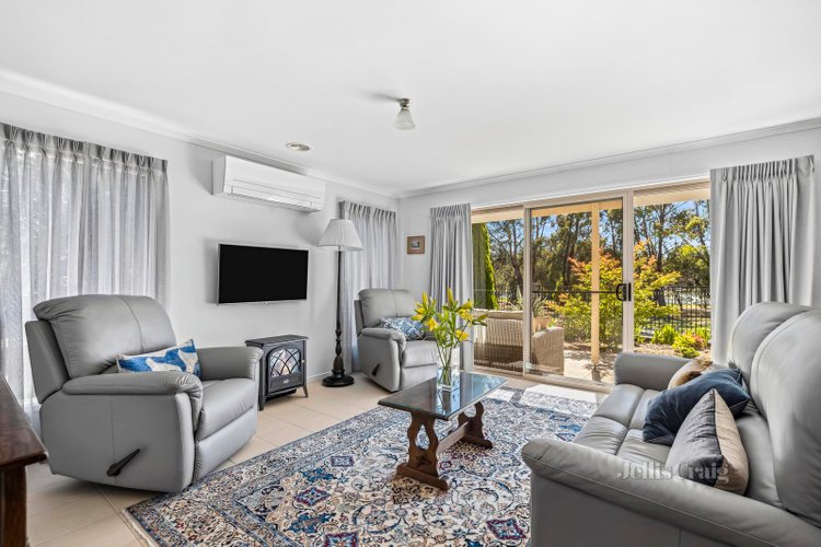 1 3 Earnshaw Street Woodend 3442