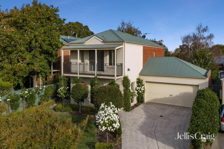 13 Garden Court Lake Gardens 3355