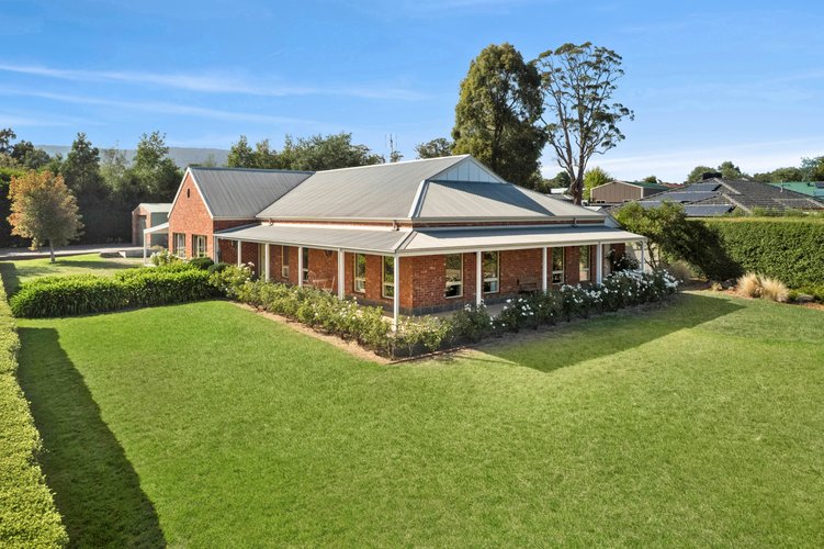 13 Glenns Court  Woodend 3442
