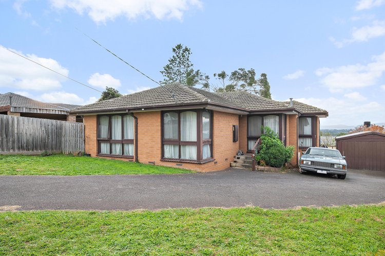 13 Greenglades Court  Wandin North 3139