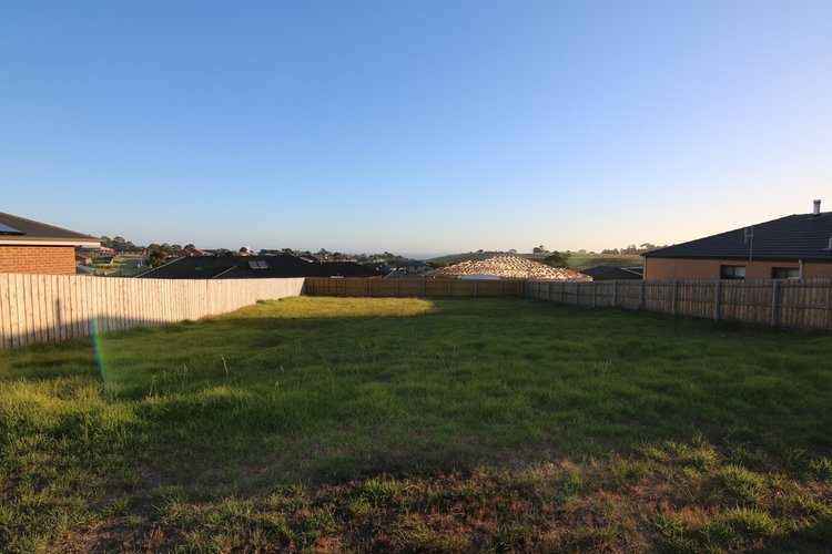 13 Lawson Drive, Lakes Entrance