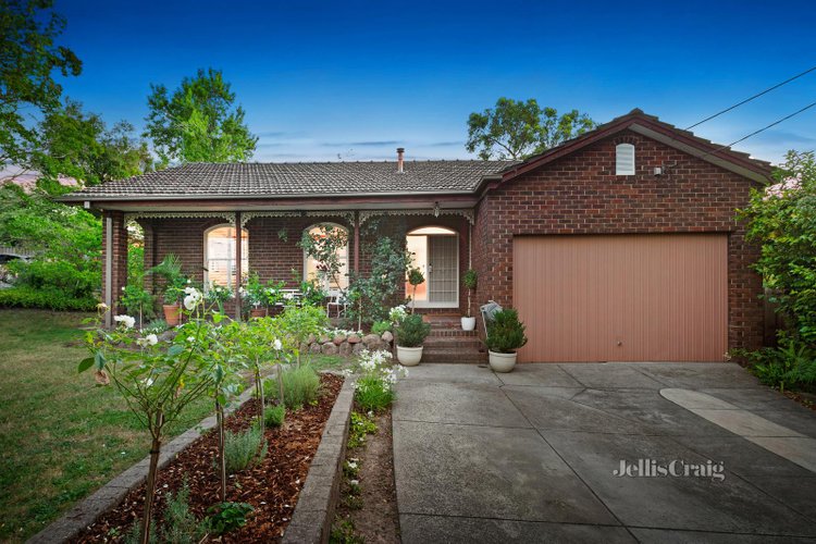 13 Lockhart Road Ringwood North 3134