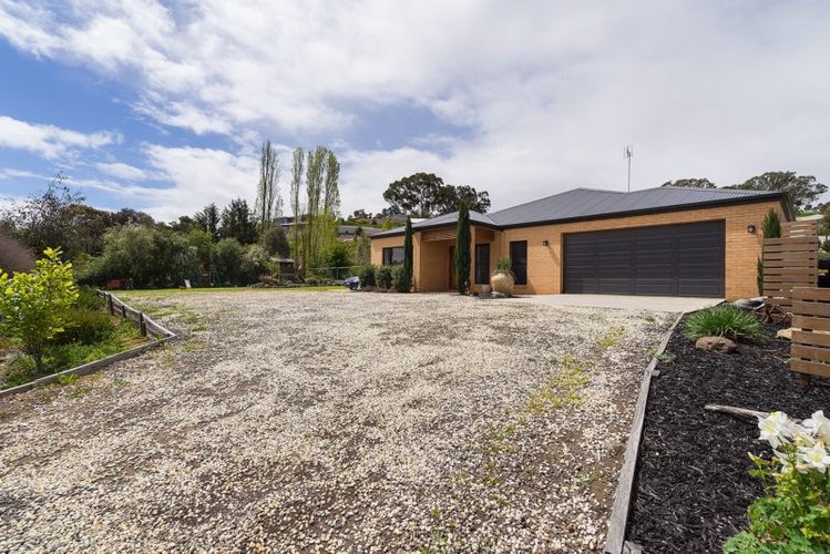 13 Main Road Campbells Creek 3451