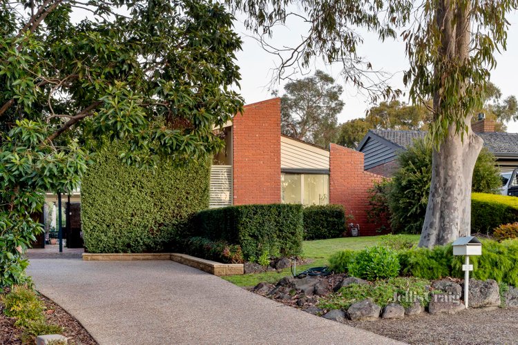 13 Morden Place Eltham 3095