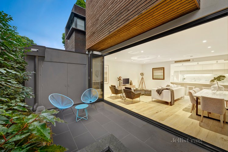 13 Pin Oak Court Canterbury 3126